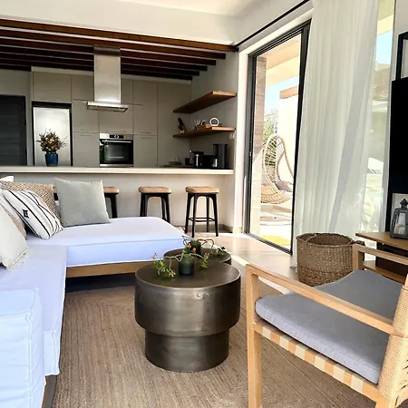 Lora Pearl Luxury *