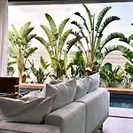 Lora Pearl Luxury *