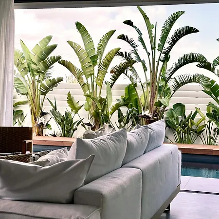 Lora Pearl Luxury *