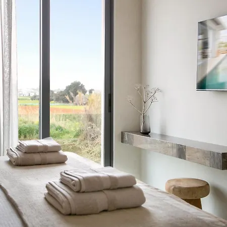 Lora Pearl Luxury פרוטאראס