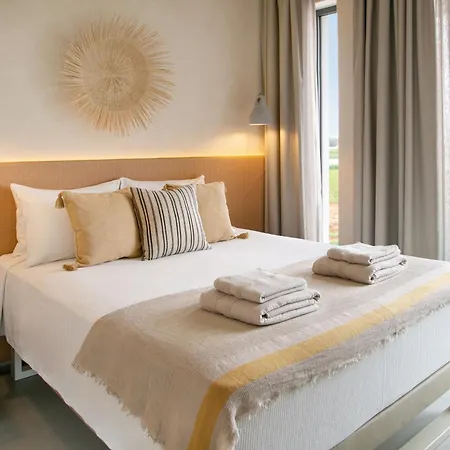Lora Pearl Luxury * פרוטאראס
