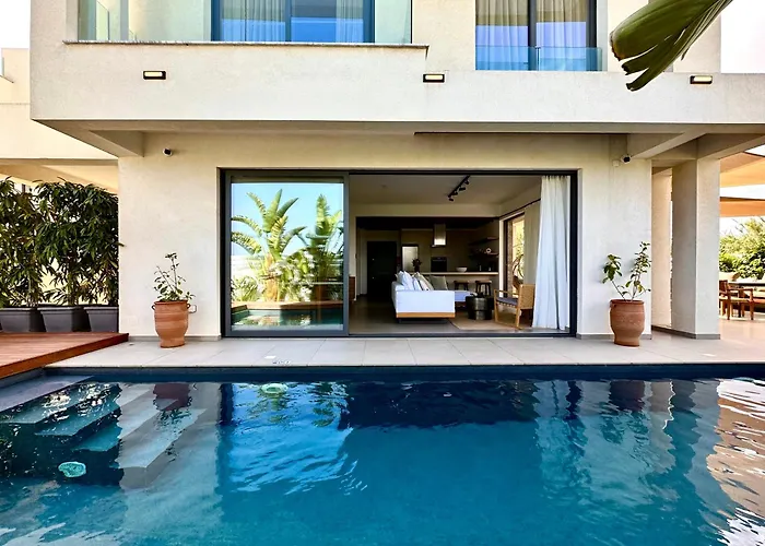 Lora Pearl Luxury Protaras