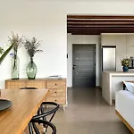 Lora Pearl Luxury