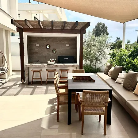Lora Pearl Luxury Vilă *