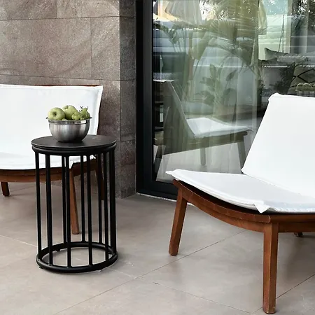 Lora Pearl Luxury *