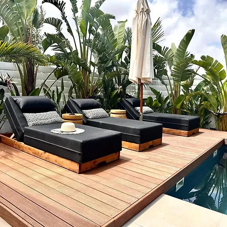 Lora Pearl Luxury Vilă *